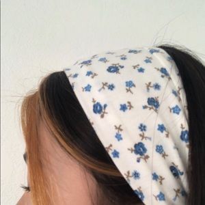 Brandy Melville rare white floral headband